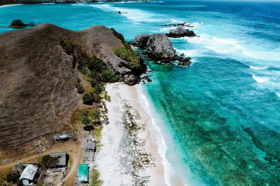 Pantai Seger Kuta: Destinasi Eksotis di Kawasan Mandalika